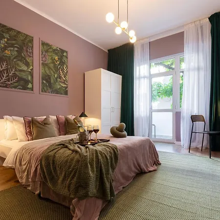Serene 1br In Square *
