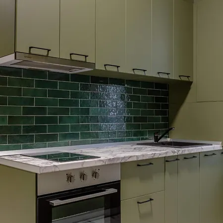 Serene 1br In Square Daire Bükreş