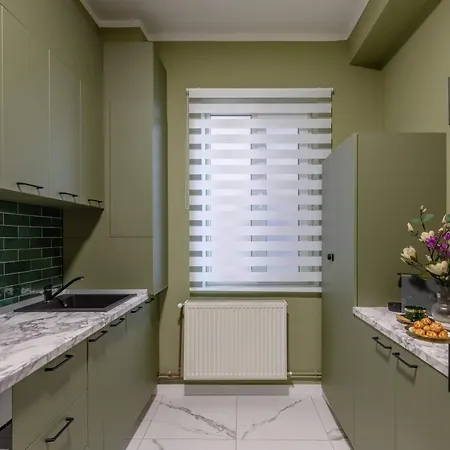 Delightful Square 1br, Balcony Church Views
