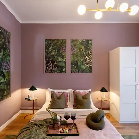Serene 1br In Square Daire Bükreş