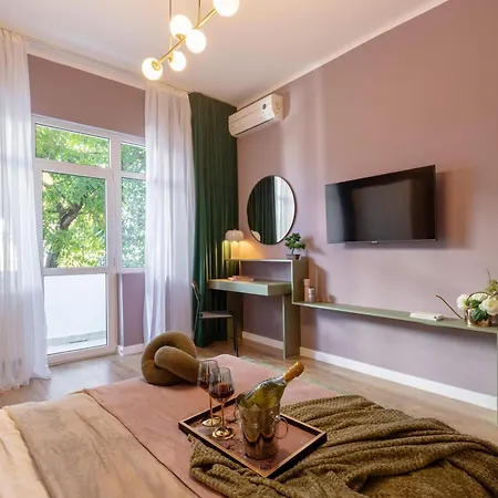 Apartament Delightful Square 1br, Balcony Church Views Bucureşti