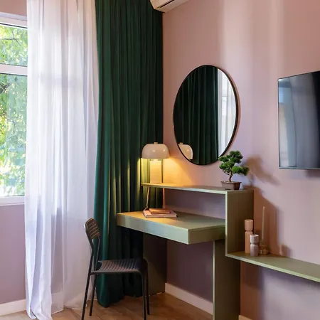 Delightful Square 1br, Balcony Church Views * Bucureşti