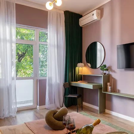 Apartament Delightful Square 1br, Balcony Church Views Bucureşti
