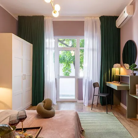 Apartament Delightful Square 1br, Balcony Church Views *